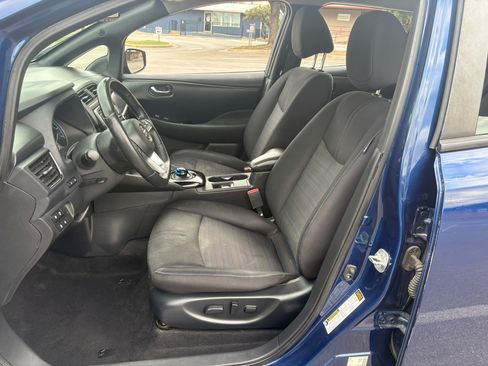 Used 2018 Nissan Leaf SV w/ SV Technology Package image 12