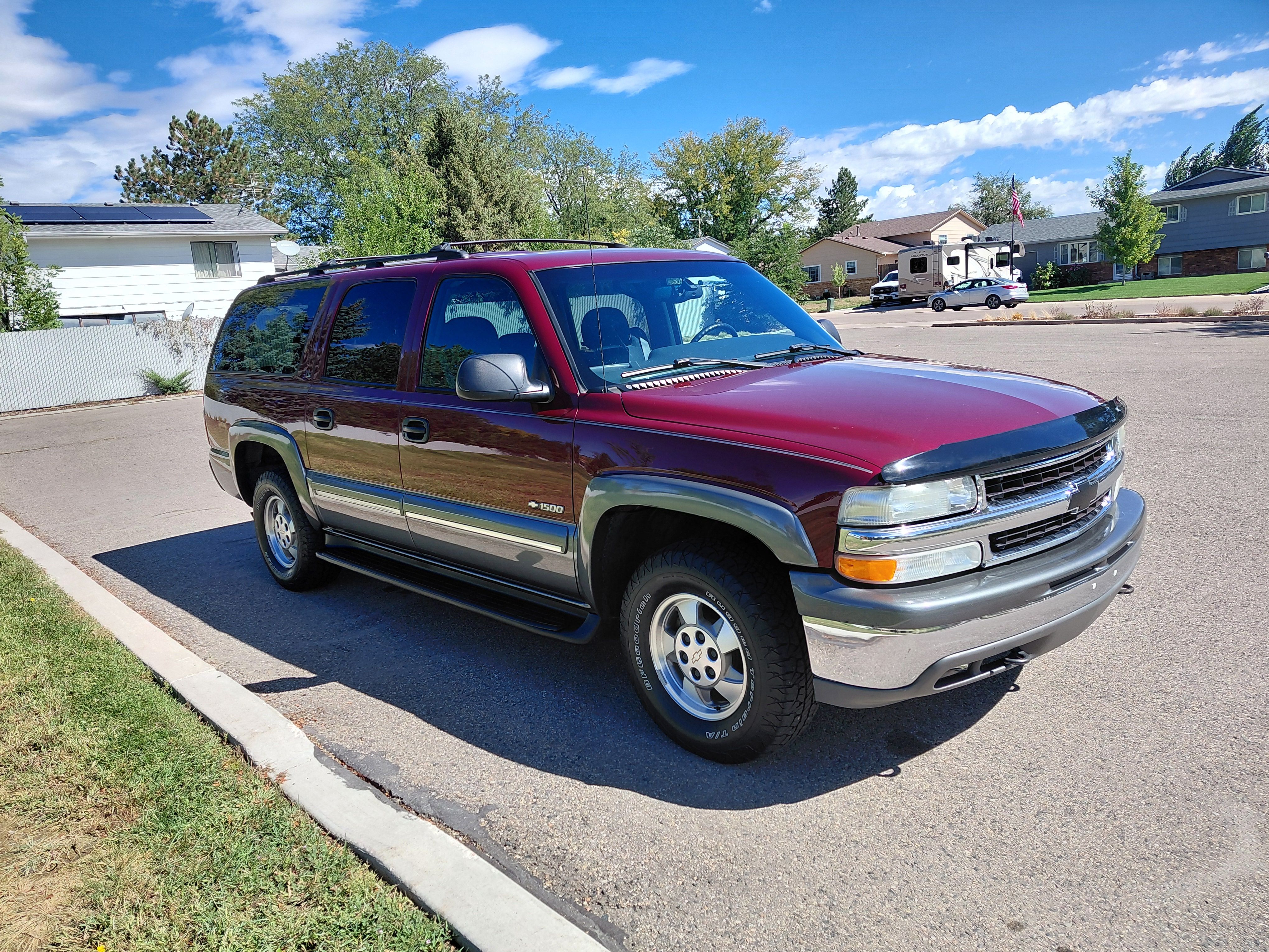 Used 2000 Chevrolet Suburban LS w/ LS Preferred Equipment Group AWD/4WD image 4