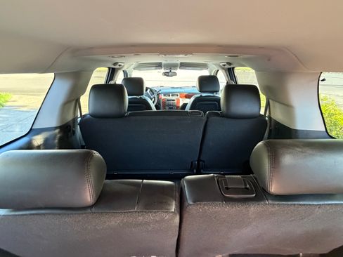Used 2011 Chevrolet Suburban LT w/ Luxury Package AWD/4WD image 11