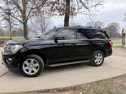 Used 2019 Ford Expedition XLT w/ Equipment Group 202A image 2