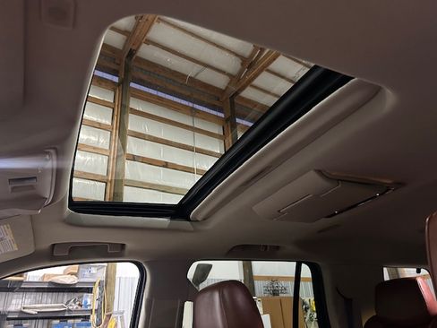 Used 2017 Cadillac Escalade Premium Luxury image 12