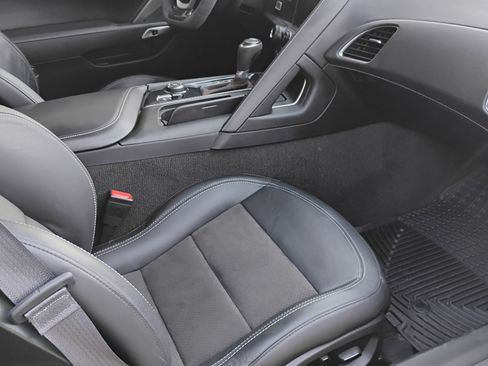 Used 2016 Chevrolet Corvette Z06 w/ 3LZ Preferred Equipment Group image 24