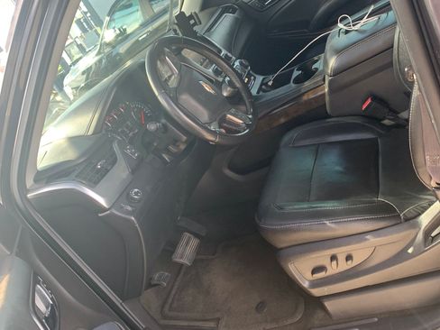Used 2015 Chevrolet Suburban LT RWD image 5