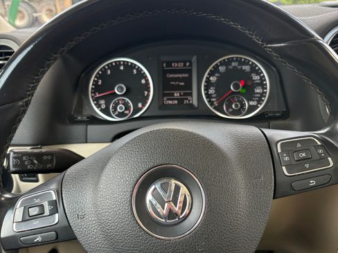 Used 2016 Volkswagen Tiguan SE image 12