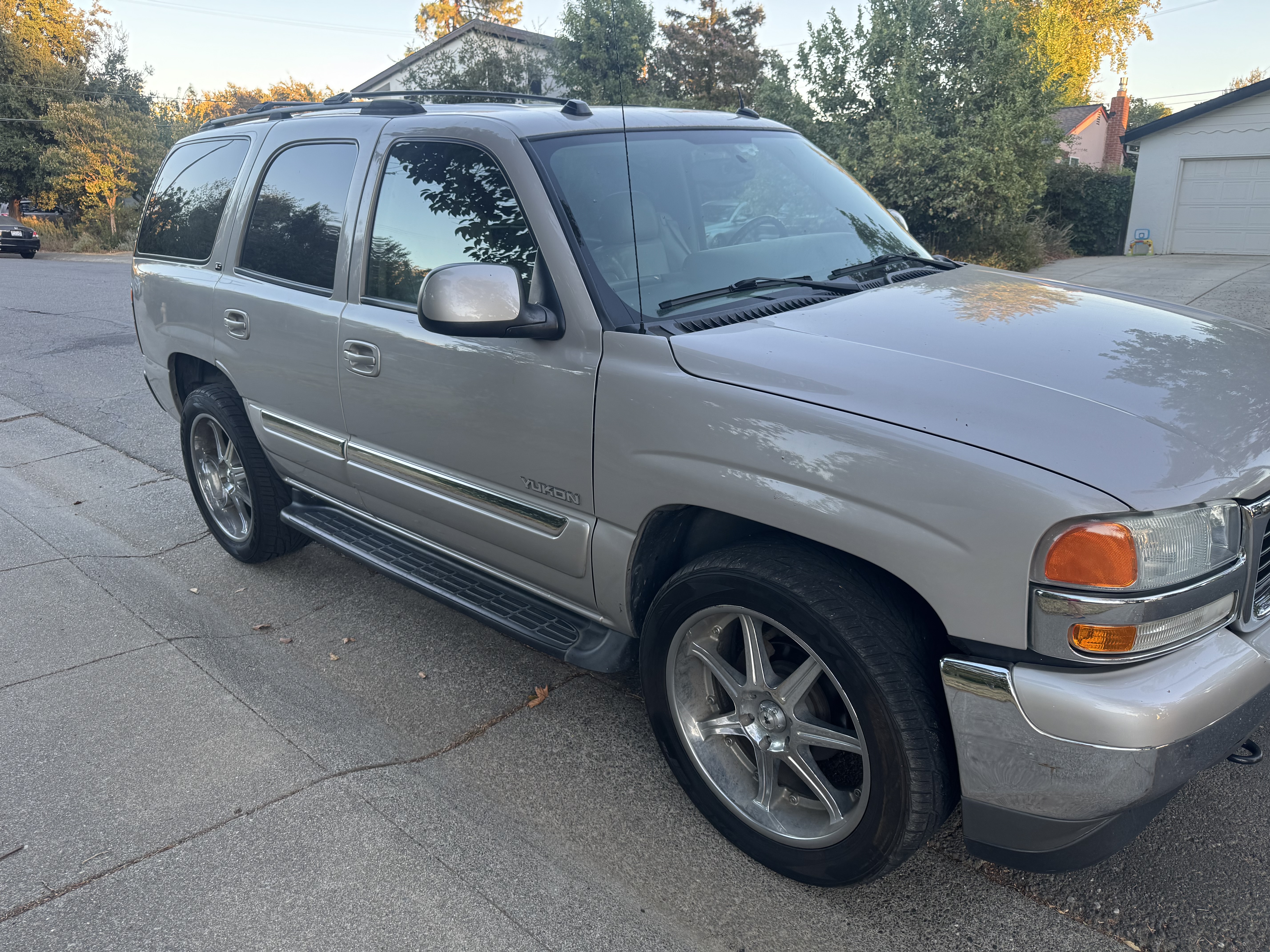 Used 2005 GMC Yukon SLT w/ SLT Preferred Equipment Group AWD/4WD image 4