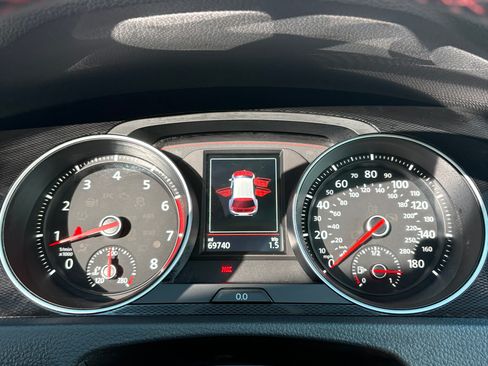 Used 2017 Volkswagen GTI SE image 13