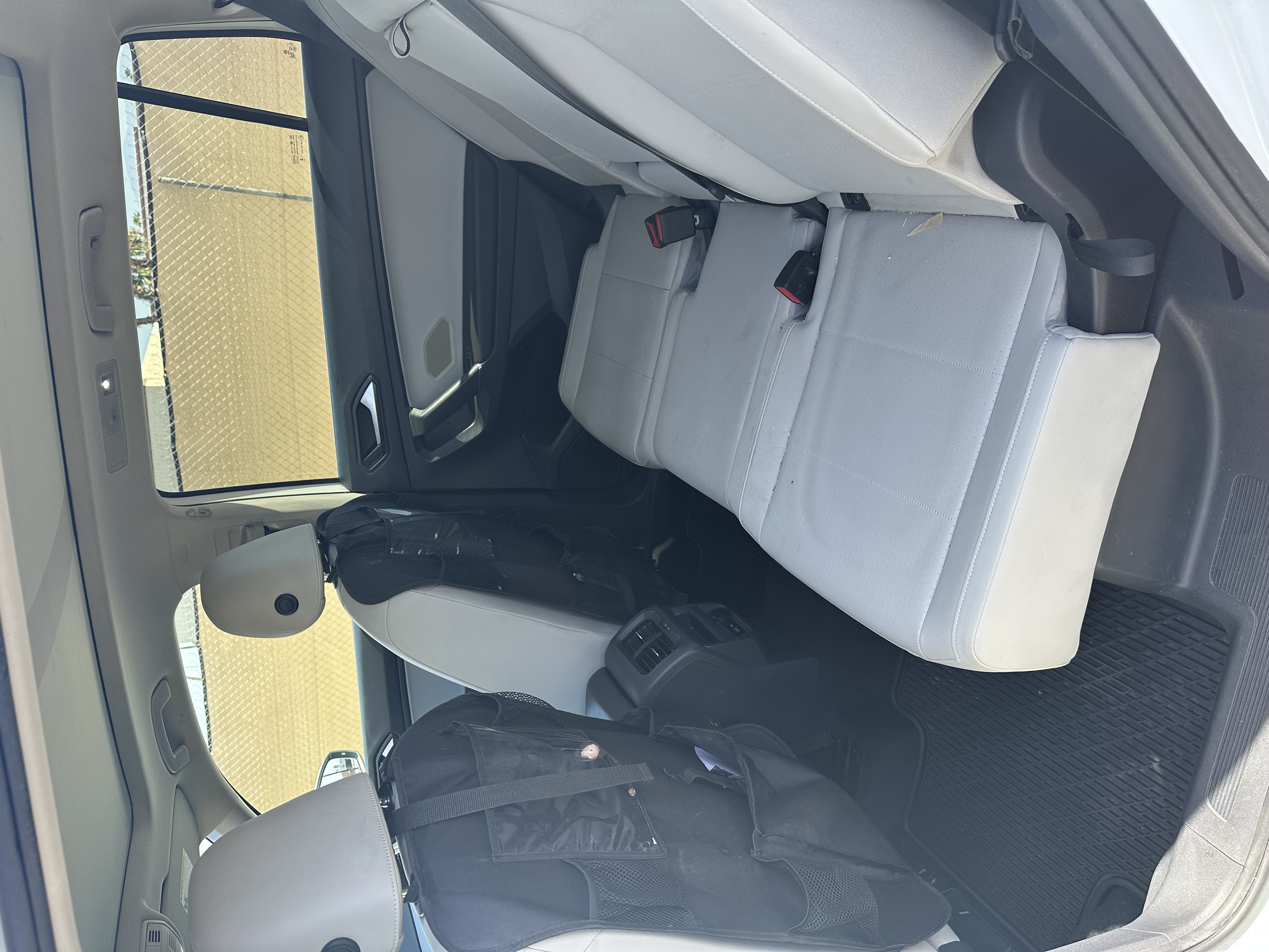 Used 2020 Volkswagen Tiguan SE w/ Panoramic Sunroof Package FWD image 4