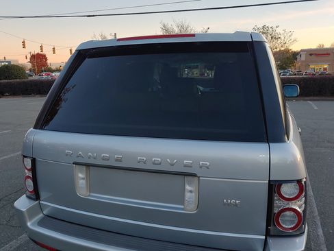 Used 2011 Land Rover Range Rover HSE image 5