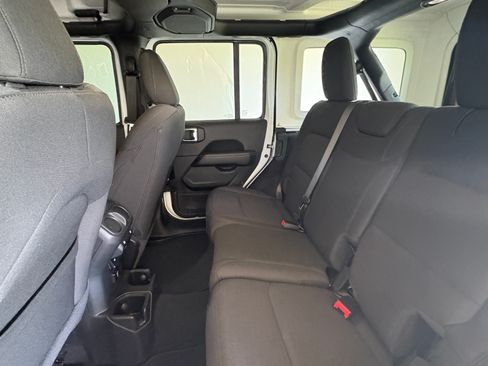 Used 2021 Jeep Wrangler Unlimited Sahara AWD/4WD image 9