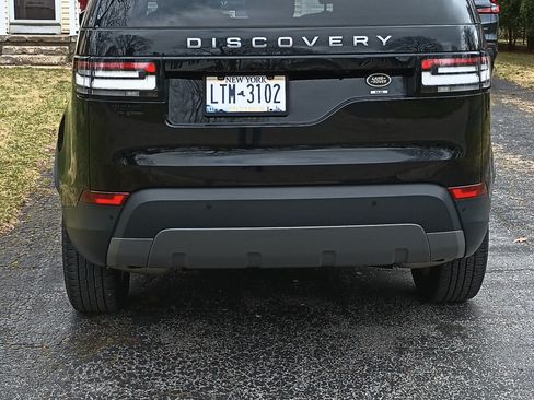 Used 2020 Land Rover Discovery SE image 9