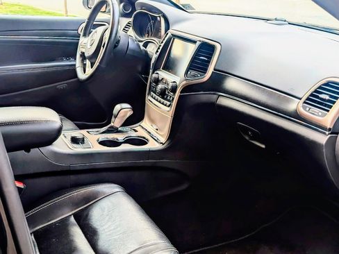 Used 2017 Jeep Grand Cherokee Limited w/ Luxury Group II image 10