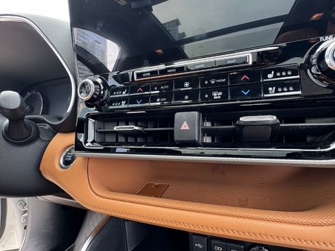 Used 2020 Toyota Highlander Platinum image 5