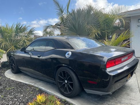 Used 2011 Dodge Challenger image 1