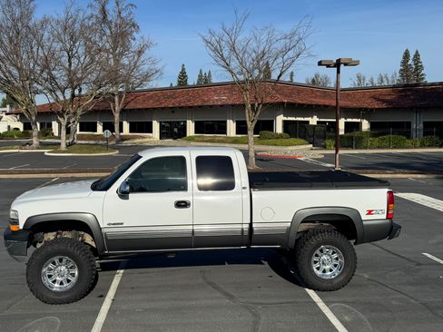 Used 2000 Chevrolet Silverado 1500 LS w/ Off-Road Chassis Pkg image 1