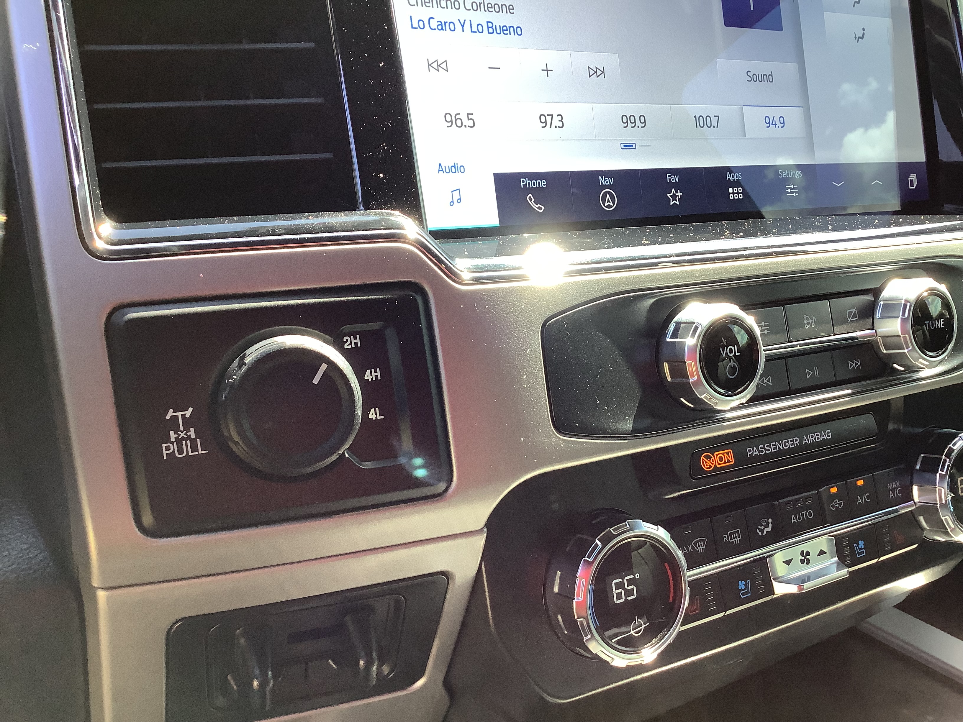 Used 2022 Ford F250 Lariat w/ Black Appearance Package AWD/4WD image 19