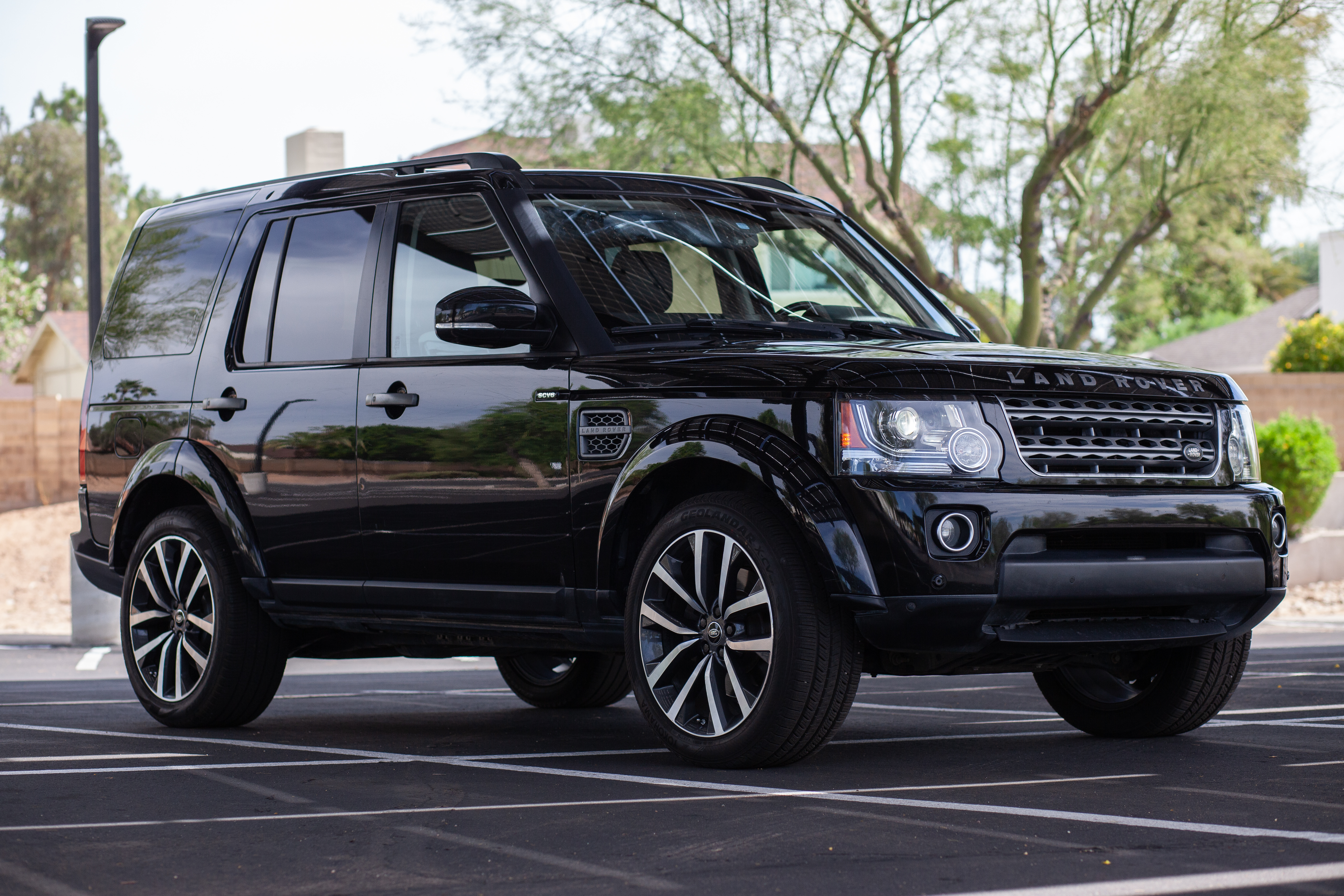 Used 2016 Land Rover LR4 HSE Silver Edition AWD/4WD image 2
