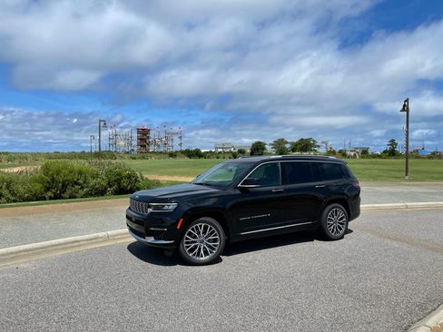 Used 2021 Jeep Grand Cherokee L Limited image 2