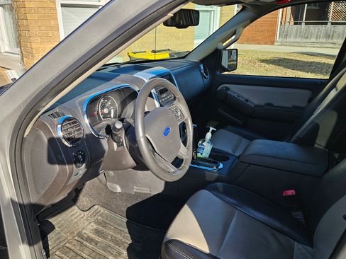 Used 2007 Ford Explorer XLT image 10