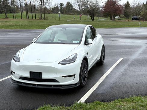 Used 2021 Tesla Model Y Performance image 9