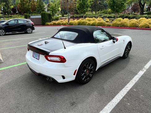 Used 2018 FIAT 124 Spider Abarth w/ Convenience Group RWD image 16