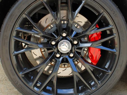Used 2015 Chevrolet Corvette Z06 w/ 3LZ Preferred Equipment Group RWD image 8