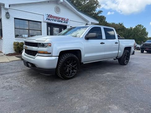 Used 2018 Chevrolet Silverado 1500 Custom w/ Custom Value Package image 1