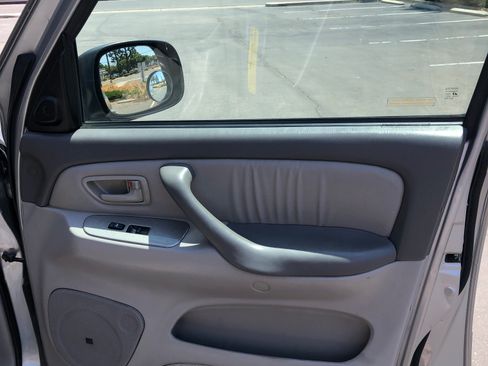 Used 2001 Toyota Sequoia Limited AWD/4WD image 16