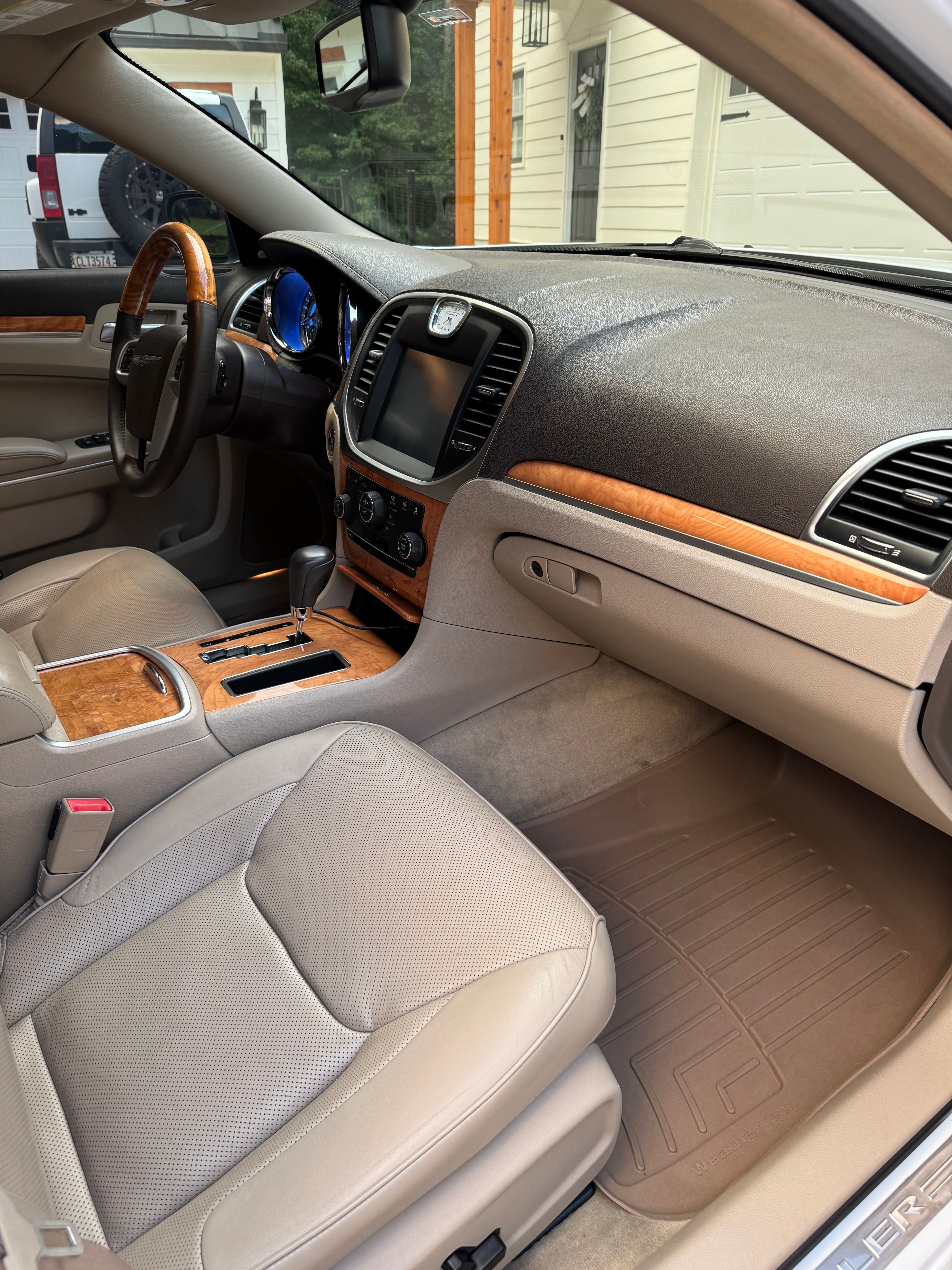 Used 2013 Chrysler 300 C RWD image 19