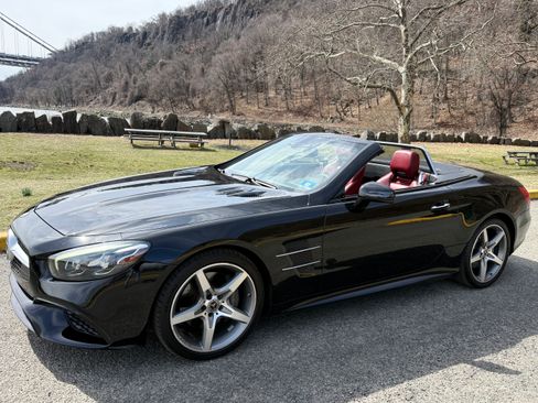 Used 2018 Mercedes-Benz SL 550 image 1