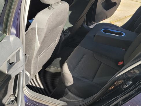 Used 2016 Volkswagen Golf S image 11