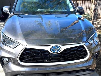 Used 2023 Toyota Highlander LE
