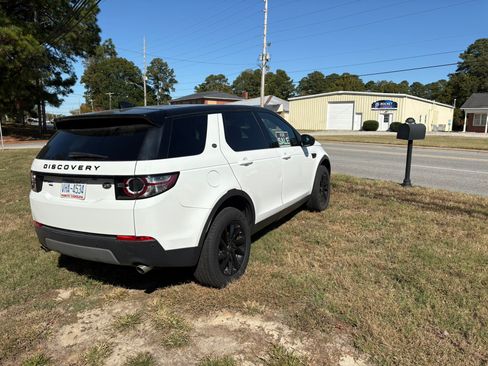 Used 2019 Land Rover Discovery Sport HSE image 2
