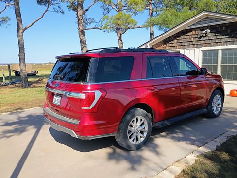 Used 2020 Ford Expedition XLT w/ Equipment Group 201A image 4