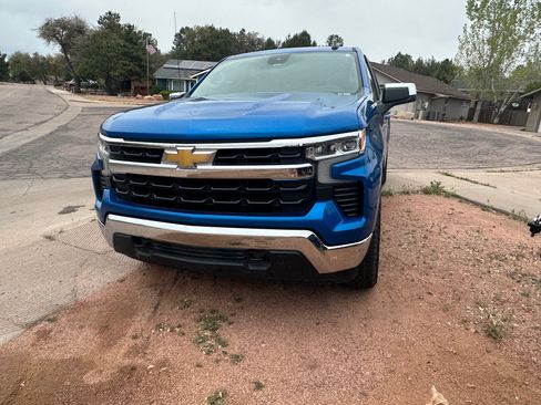 Used 2023 Chevrolet Silverado 1500 LT AWD/4WD image 2