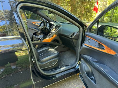Used 2017 Lincoln MKX Reserve w/ Driver Assistance Package AWD/4WD image 15