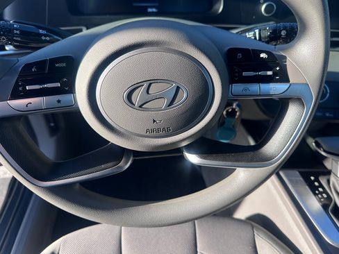 Used 2025 Hyundai Elantra SE FWD image 5
