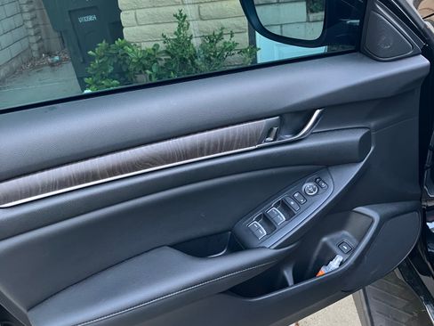 Used 2020 Honda Accord EX image 19