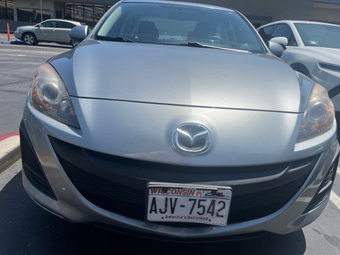 Used 2010 MAZDA MAZDA3 i Touring FWD image 2