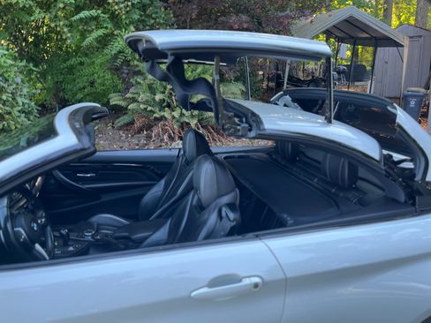 Used 2017 BMW M4 Convertible RWD image 11