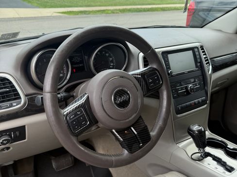 Used 2012 Jeep Grand Cherokee Laredo AWD/4WD image 4