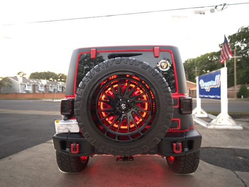 Used 2017 Jeep Wrangler Unlimited Sport w/ Connectivity Group image 10