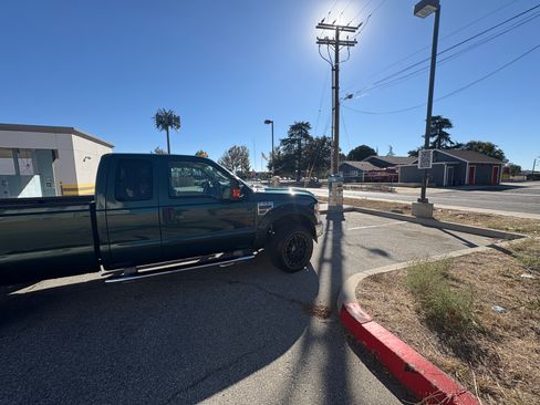 Used 2009 Ford F250 FX4 image 2