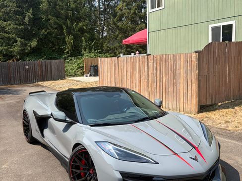 Used 2025 Chevrolet Corvette Z06 RWD image 2