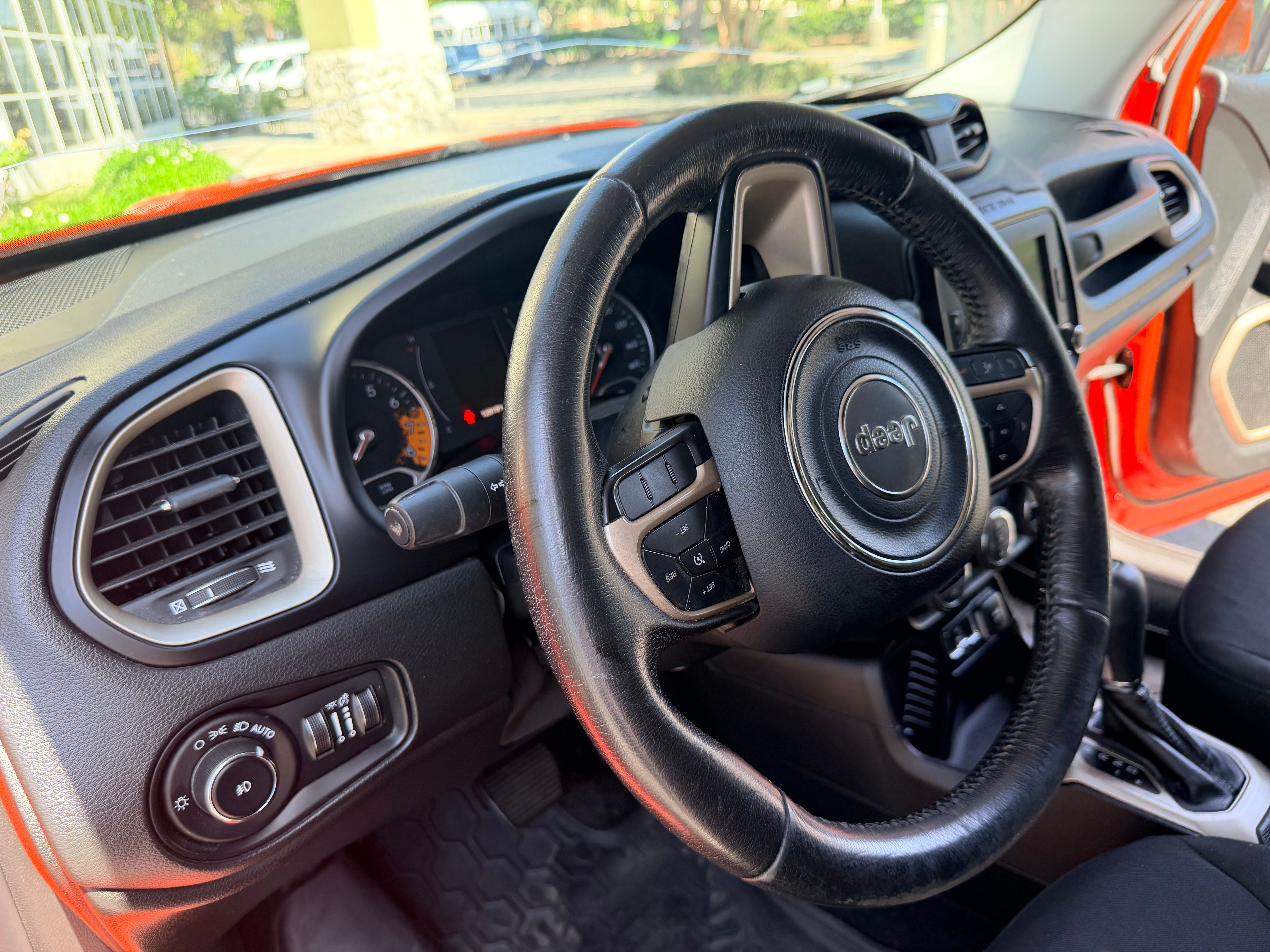 Used 2015 Jeep Renegade Latitude w/ Popular Equipment Group FWD image 12
