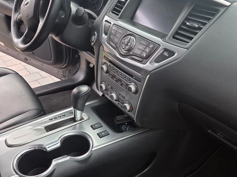 Used 2019 Nissan Pathfinder SL image 17