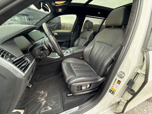 Used 2022 BMW X7 xDrive40i w/ M Sport Package AWD/4WD image 6