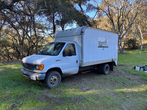 Used 2006 Ford E-350 and Econoline 350 Super Duty image 1