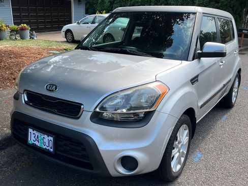 Used 2013 Kia Soul + w/ Audio Pkg image 1