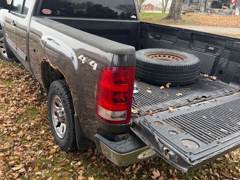 Used 2010 GMC Sierra 1500 SL image 4