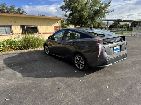 Used 2016 Toyota Prius Two FWD image 1